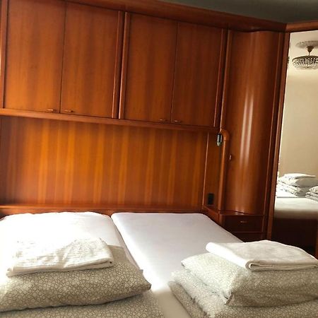 A Private Room In A Shared Apartment 维也纳 外观 照片