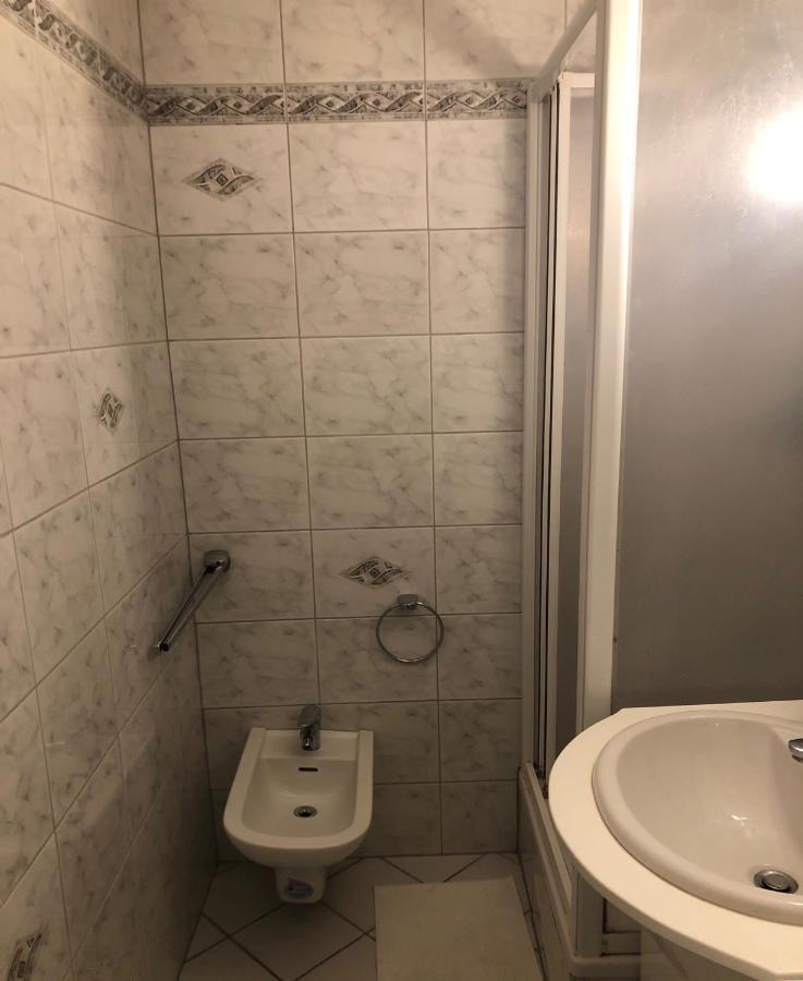 A Private Room In A Shared Apartment 维也纳 外观 照片